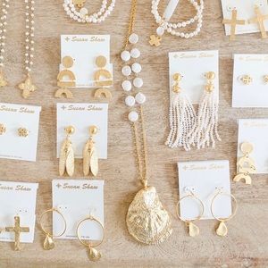 Susan Shaw gold oyster necklace